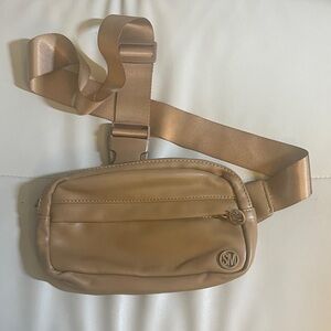 Steve Madden- Tan Faux leather belt bag- EUC